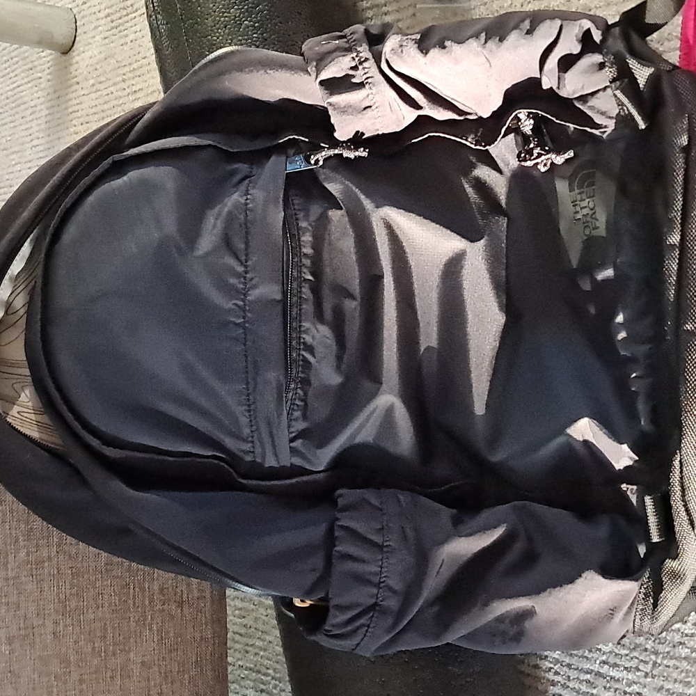 THE NORTH FACE Black Backpack - Picture 13 of 16